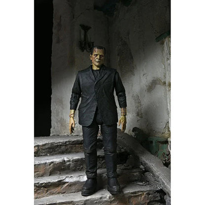 Universal Monsters: Ultimate Frankensteins Monster (Color) - Actionfigur - 18 cm