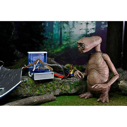 E.T. Der Ausserirdische: E.T. (LED-Licht) - Ultimate Deluxe Actionfigur - 11 cm