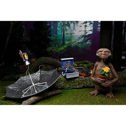 E.T. Der Ausserirdische: E.T. (LED-Licht) - Ultimate Deluxe Actionfigur - 11 cm