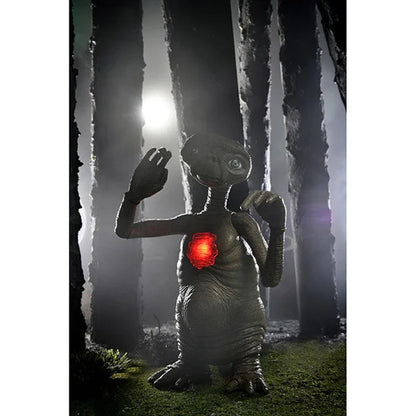 E.T. Der Ausserirdische: E.T. (LED-Licht) - Ultimate Deluxe Actionfigur - 11 cm