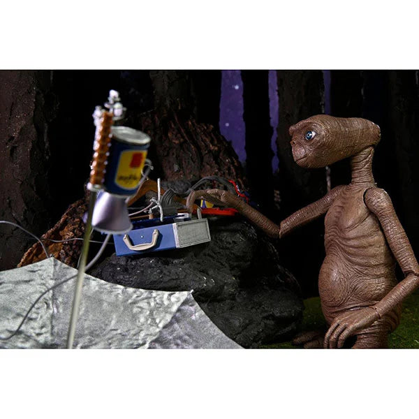 E.T. Der Ausserirdische: E.T. (LED-Licht) - Ultimate Deluxe Actionfigur - 11 cm