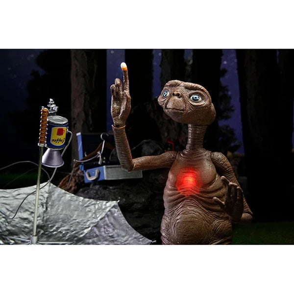 E.T. Der Ausserirdische: E.T. (LED-Licht) - Ultimate Deluxe Actionfigur - 11 cm
