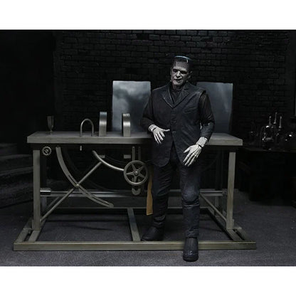 Universal Monsters: Frankensteins Accessory Pack - Zubehör-Set für Actionfigur - 18 cm