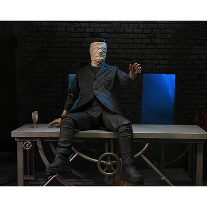 Universal Monsters: Frankensteins Accessory Pack - Zubehör-Set für Actionfigur - 18 cm