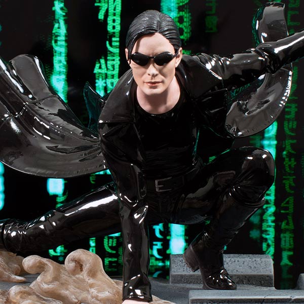 Diamond Gallery: The Matrix - Trinity - Deluxe PVC Statue - 23 cm