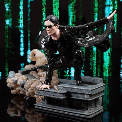 Diamond Gallery: The Matrix - Trinity - Deluxe PVC Statue - 23 cm