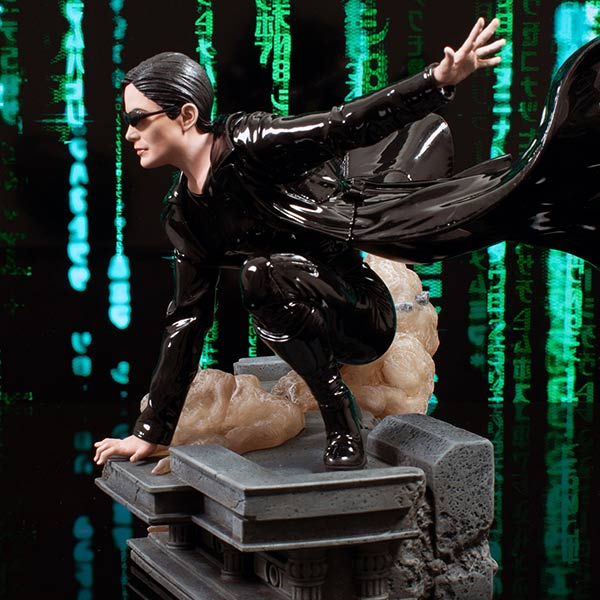 Diamond Gallery: The Matrix - Trinity - Deluxe PVC Statue - 23 cm