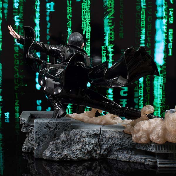 Diamond Gallery: The Matrix - Trinity - Deluxe PVC Statue - 23 cm