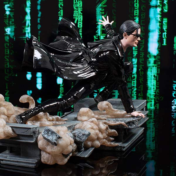 Diamond Gallery: The Matrix - Trinity - Deluxe PVC Statue - 23 cm