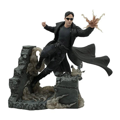 Diamond Gallery: The Matrix - Neo - Deluxe PVC Statue - 23 cm