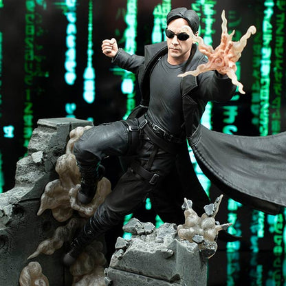 Diamond Gallery: The Matrix - Neo - Deluxe PVC Statue - 23 cm