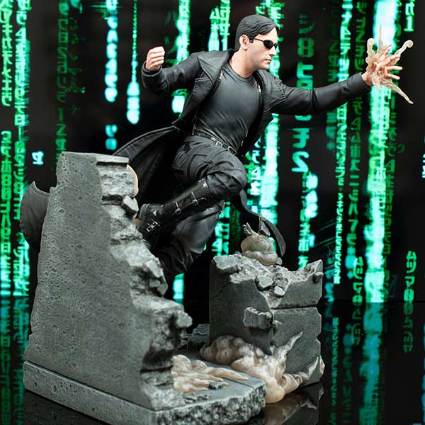 Diamond Gallery: The Matrix - Neo - Deluxe PVC Statue - 23 cm