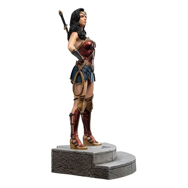 Justice League: Wonder Woman - Statue 1/6 - 37 cm