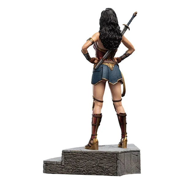 Justice League: Wonder Woman - Statue 1/6 - 37 cm