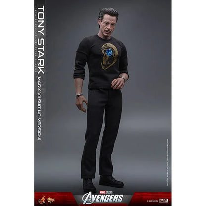 Hot Toys: The Avengers - Tony Stark (Mark VII Suit-Up Version) - Movie Masterpiece - Actionfigur 1/6 - 31 cm