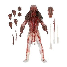 Predator: Ultimate Feral Bear Blood Predator (Prey) - Actionfigur - 18 cm