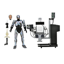 RoboCop: Battle Damaged RoboCop with Chair - Ultimate Actionfigur - 18 cm