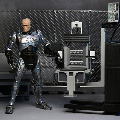 RoboCop: Battle Damaged RoboCop with Chair - Ultimate Actionfigur - 18 cm