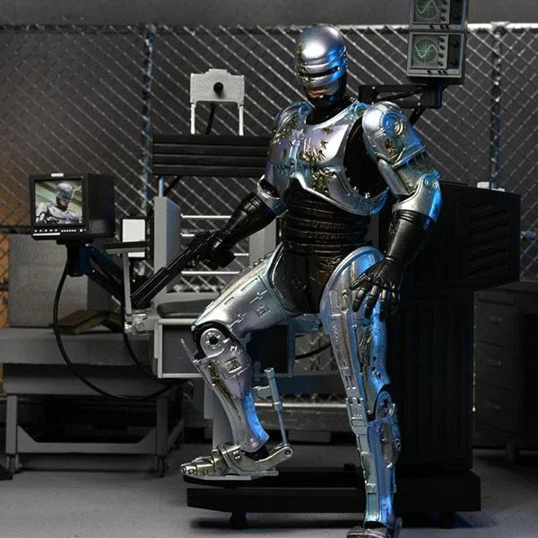 RoboCop: Battle Damaged RoboCop with Chair - Ultimate Actionfigur - 18 cm