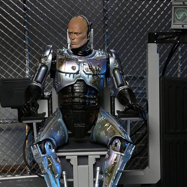 RoboCop: Battle Damaged RoboCop with Chair - Ultimate Actionfigur - 18 cm