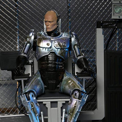RoboCop: Battle Damaged RoboCop with Chair - Ultimate Actionfigur - 18 cm