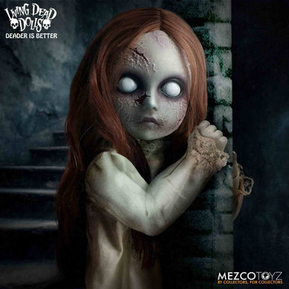 Posey: The Return of the Living Dead Dolls (25 cm) von Mezco. Die ultimative Horrorpuppe mit 2 Todesmasken, beweglichen Augen & Metallkette. Jetzt bestellen!