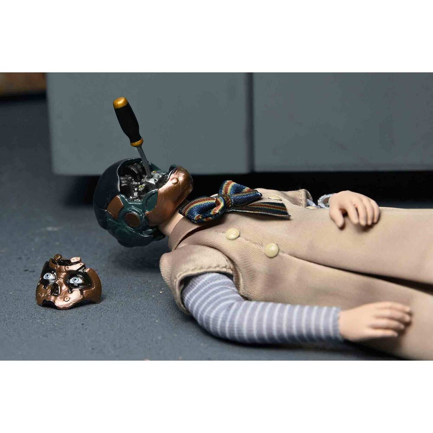 Mit dieser detailgetreuen M3GAN Actionfigur bringt NECA die unheimliche Protagonistin des Kinohits originalgetreu in Ihre Sammlung.
