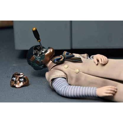 Mit dieser detailgetreuen M3GAN Actionfigur bringt NECA die unheimliche Protagonistin des Kinohits originalgetreu in Ihre Sammlung.