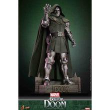 Hot Toys: Marvel - Doctor Doom - Comic Masterpiece - Collector Edition -Actionfigur 1/6 - 33 cm