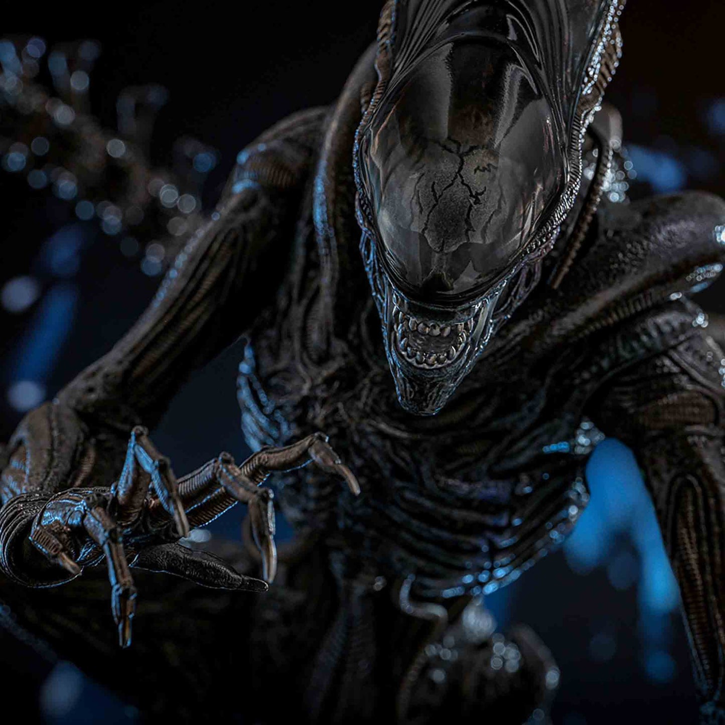 Hot Toys: Alien Romulus - Scorched Xenomorph - Movie Masterpiece - Actionfigur 1/6 - 44 cm