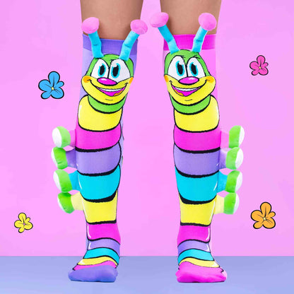 MADMIA Socken mit bunten Raupenmotiv und fröhlichem Gesicht, ideal für Kinder und voller Farbenfreude.