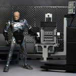 RoboCop: Battle Damaged RoboCop with Chair - Ultimate Actionfigur - 18 cm