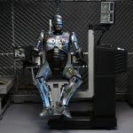 RoboCop: Battle Damaged RoboCop with Chair - Ultimate Actionfigur - 18 cm