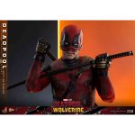 Hot Toys: Deadpool & Wolverine - Deadpool (Battling Version) - Movie Masterpiece - Actionfigur 1/6 - 31 cm