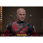 Hot Toys: Deadpool & Wolverine - Deadpool (Battling Version) - Movie Masterpiece - Actionfigur 1/6 - 31 cm